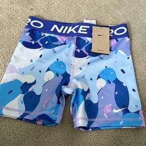 Tie die nike pros, size girls XL